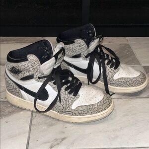 Nike Kids Gray and Black Patterned Sneakers